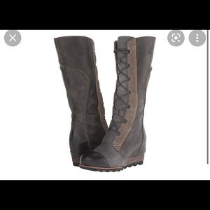 Charcoal grey Sorel Cate boot